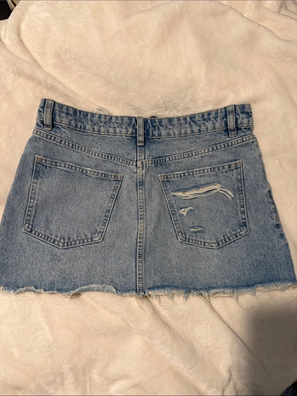 💙 Zara Distressed Denim Mini Skirt – NWOT SIZE MEDIUM
